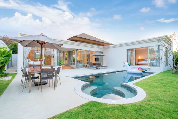 Cost of Pool Deck Pouring in West Des Moines