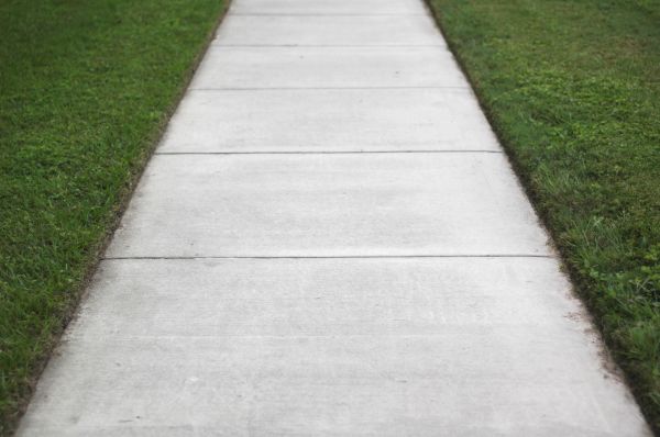 Cost of Concrete Walkway Replacement in West Des Moines